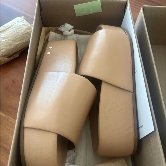 Beek Albatross Leather Platform Slides - Picture 3 of 5